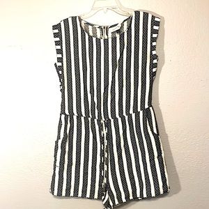 Universal Thread Navy & Cream Printed Romper, Large